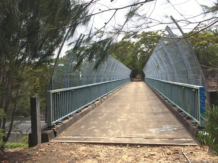 Pedestrian bridge over the M1 motorway in Cowan