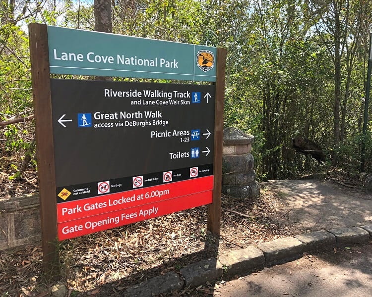 Signpost for Lane Cove National Park north