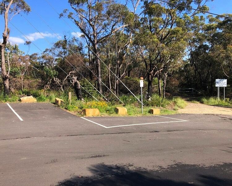 Car park for the Paradise Pool walking track