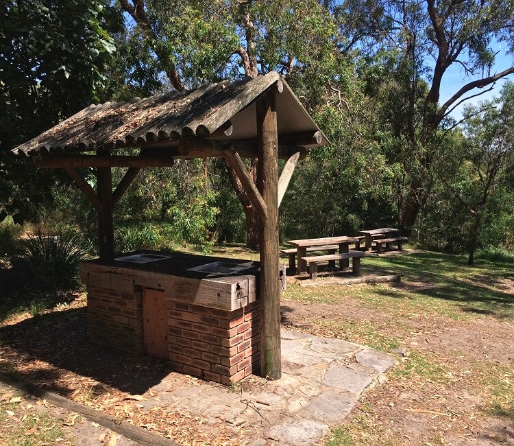 One of the various rest areas in Balls Head Reserve