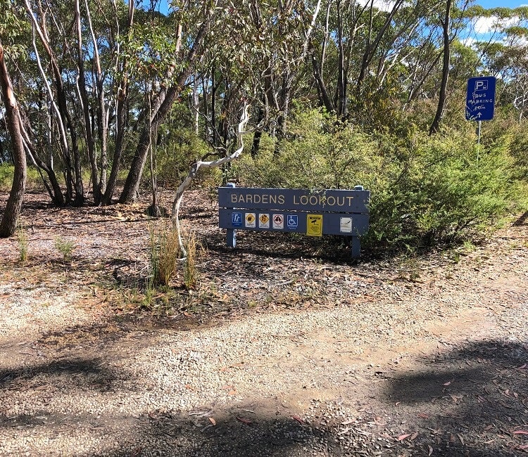 Parking for the Bardens Lookout