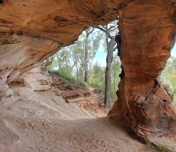 Sandstone Caves Walking Track