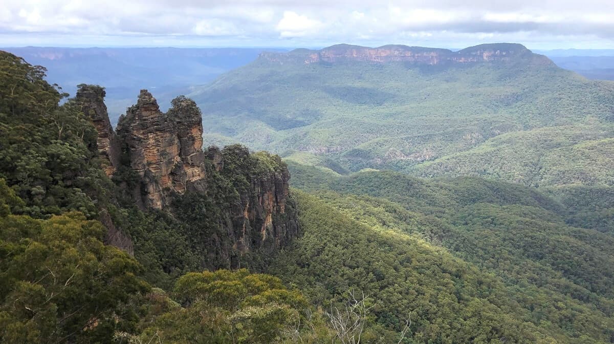 Three Sisters Walk in the Blue Mountains