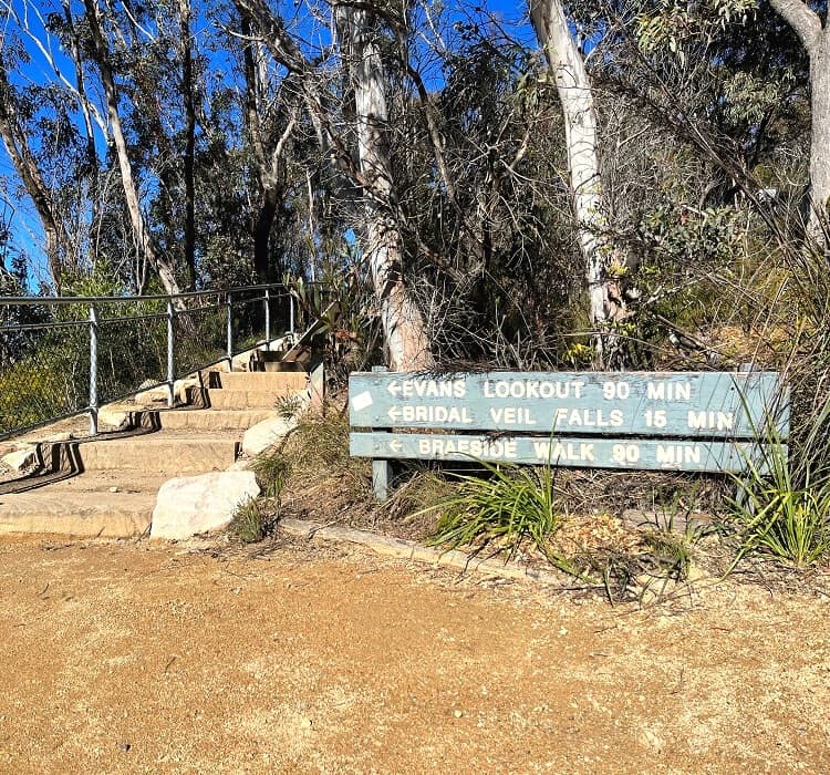 Walking tracks to Bridal Veil Falls (Govetts Leap) and Evans Lookout