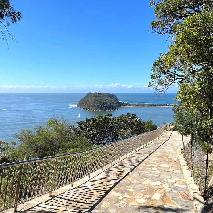 Walking path to the West Head Lookout