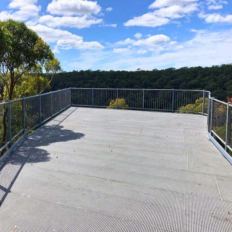 Large viewing platform