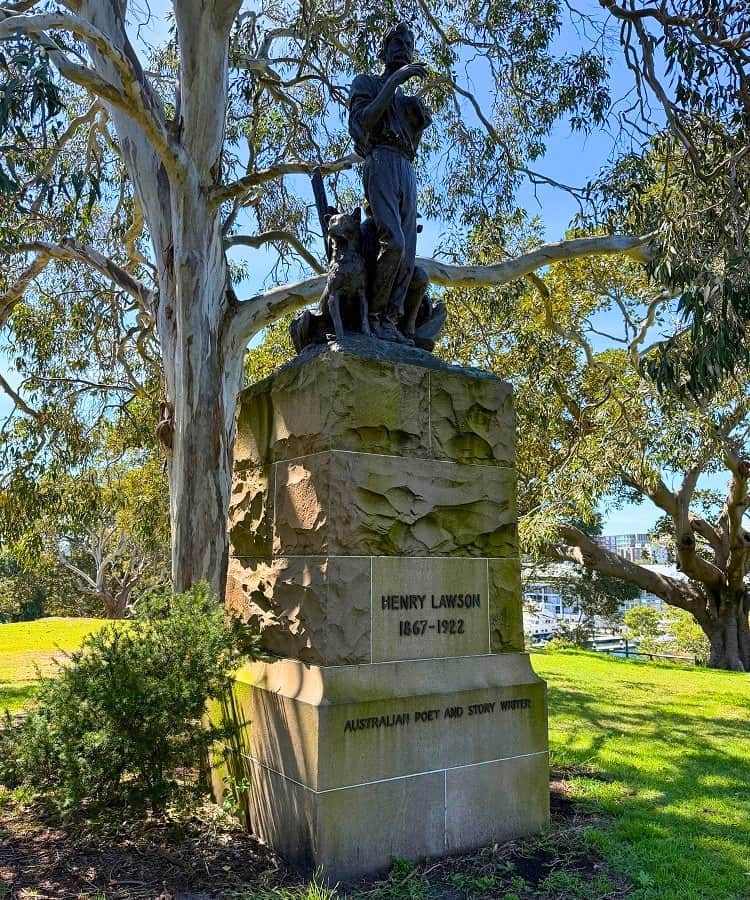 Statue of Henry Lawson