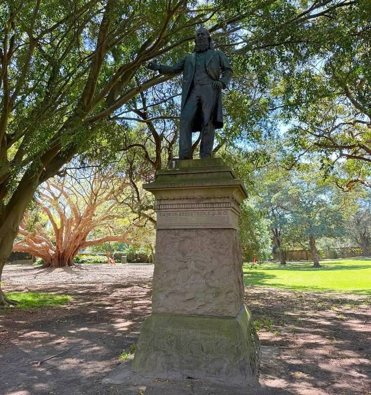 Statue of John Robertson