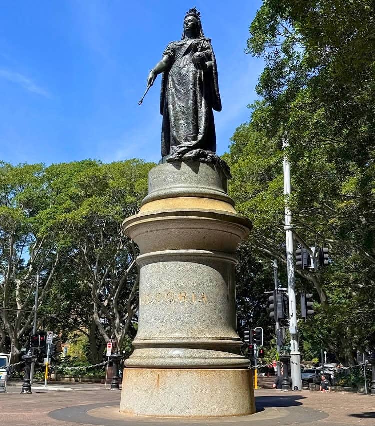 Statue of Queen Victoria